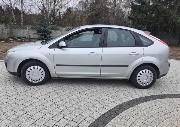 Ford Focus cena 6900 przebieg: 200000, rok produkcji 2006 z Ozorków małe 137